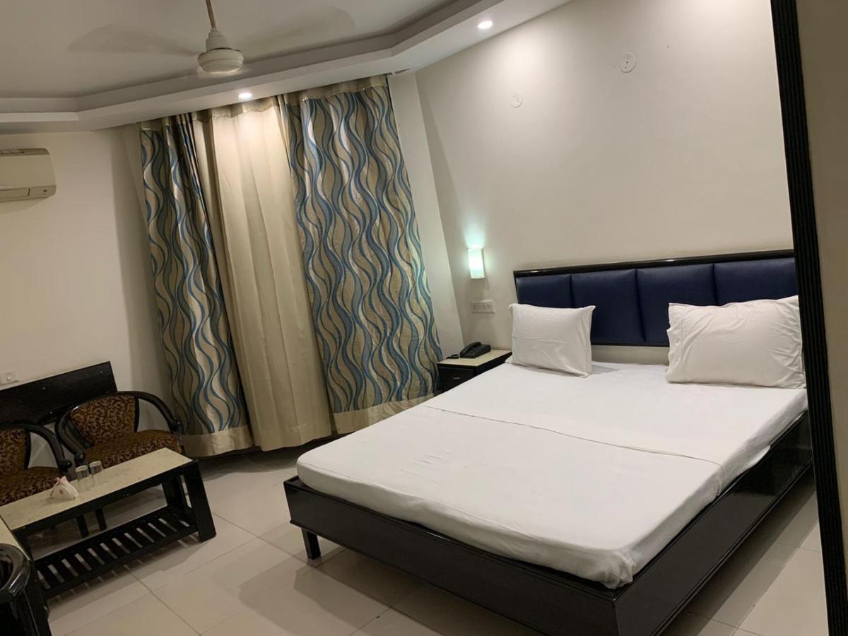 Hotel Raman'S Jagādhri Eksteriør billede