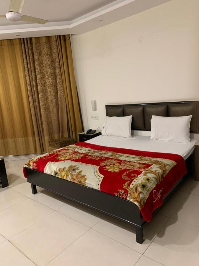 Hotel Raman'S Jagādhri Eksteriør billede