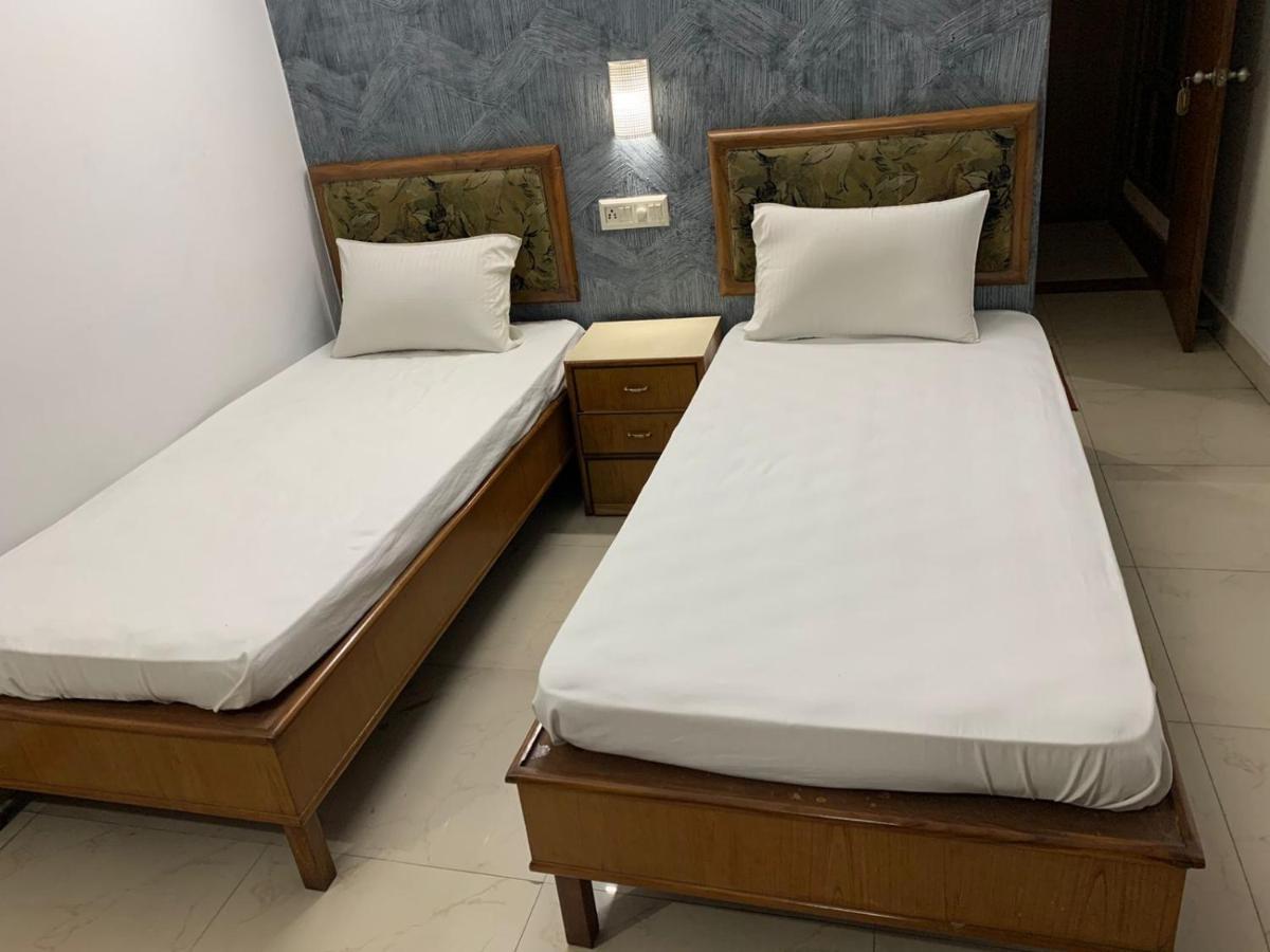 Hotel Raman'S Jagādhri Eksteriør billede